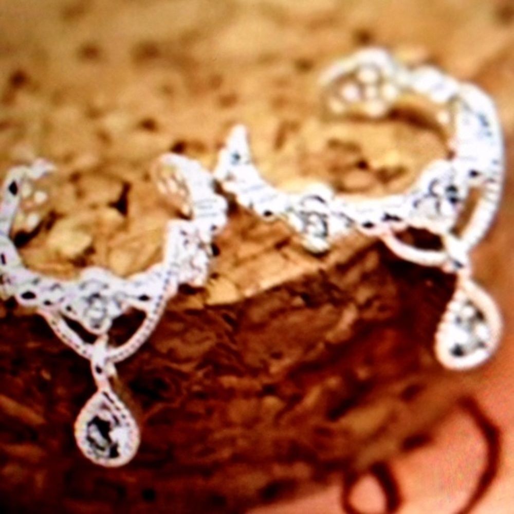 🎉NEW🎉 Silver with Dangling Rhinestone Cuff NIP - Picture 3 of 4
